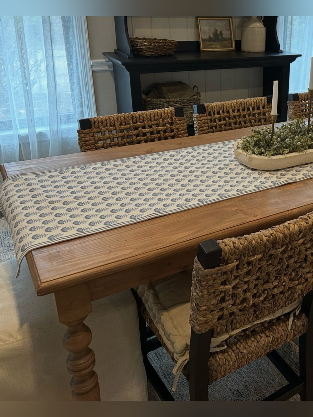 Floral table runner - Picture 3 of 3